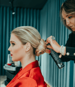 Sara Costa a pentear